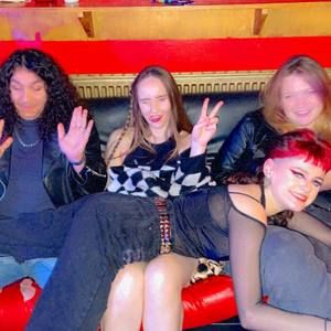 Meet your Posher, Caitlin